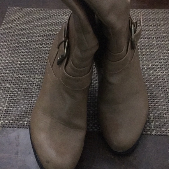 Shoes - Picture 4 of 6